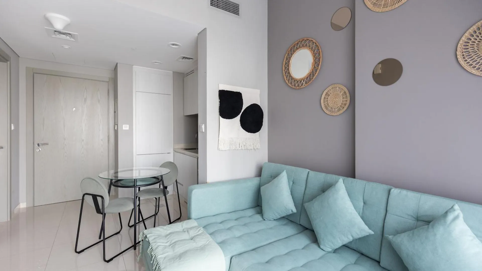 Quiet 1Br With River View Dubai
