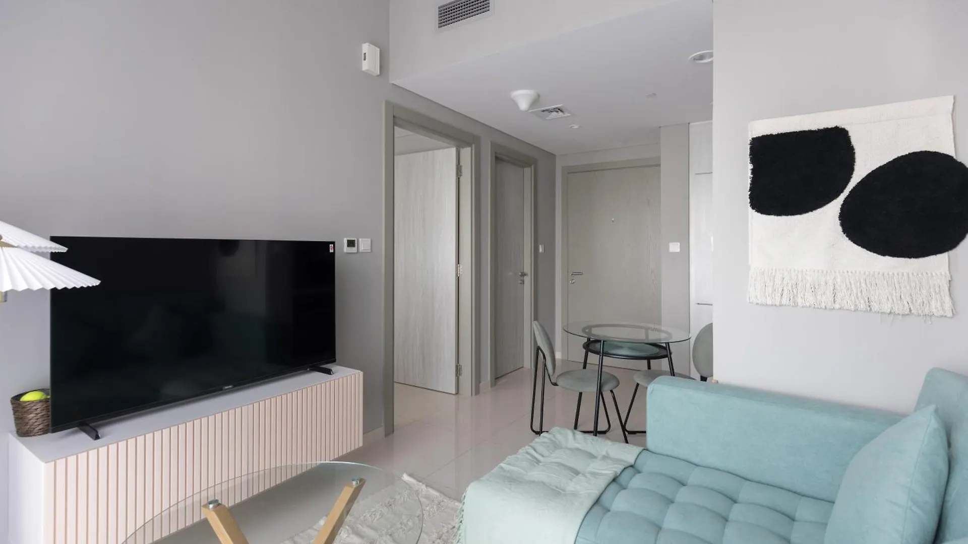 Quiet 1Br With River View Dubai Apartment